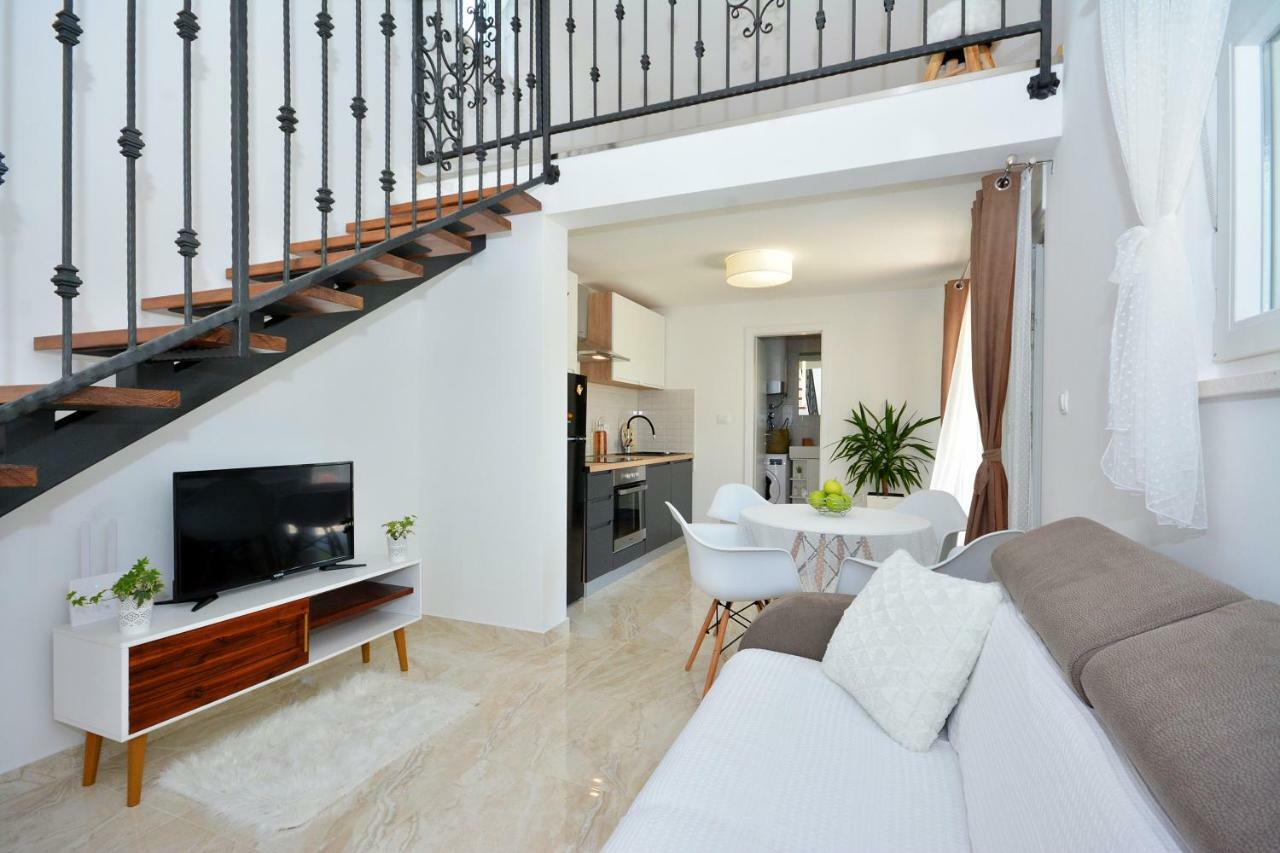 House "River And Sea" โปดสตรานา ภายนอก รูปภาพ